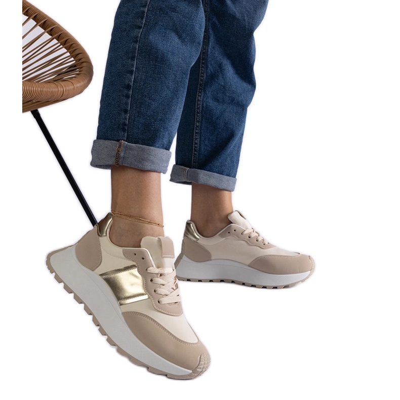 Sneaker beige con plateau