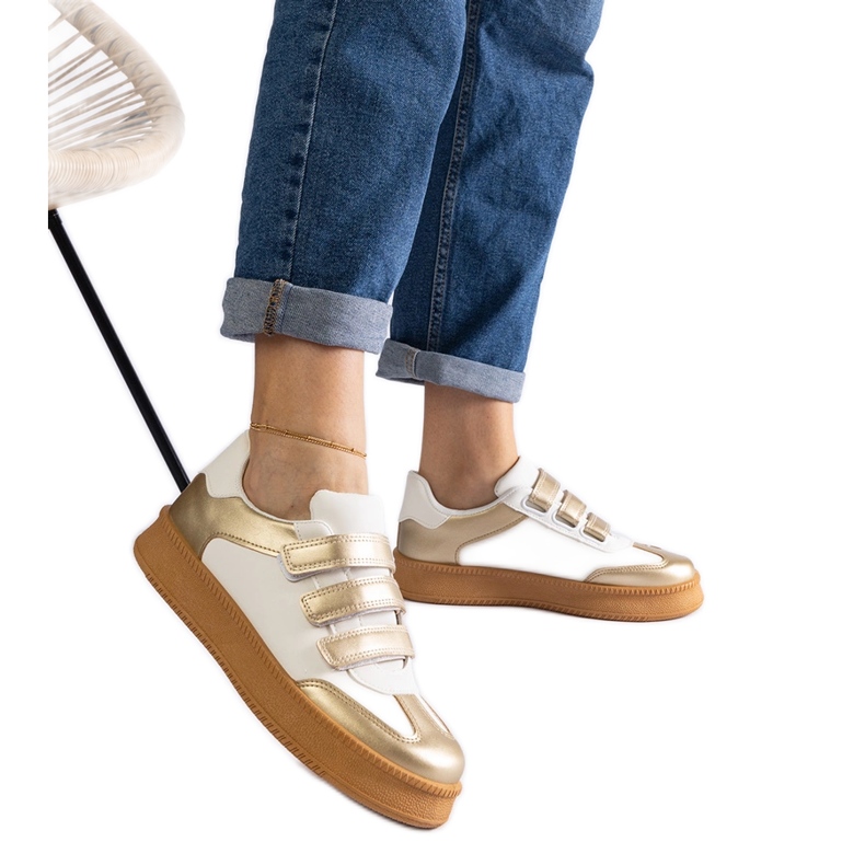 Sneakers dorate con chiusura in velcro d'oro