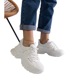 Sneaker sportive bianche con suola massiccia bianco