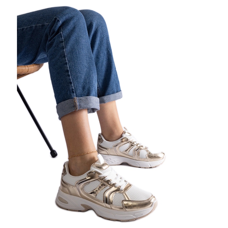 Sneakers sportive bianche e dorate d'oro