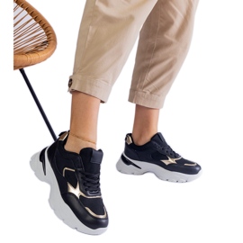 Sneakers nere su una suola massiccia nero