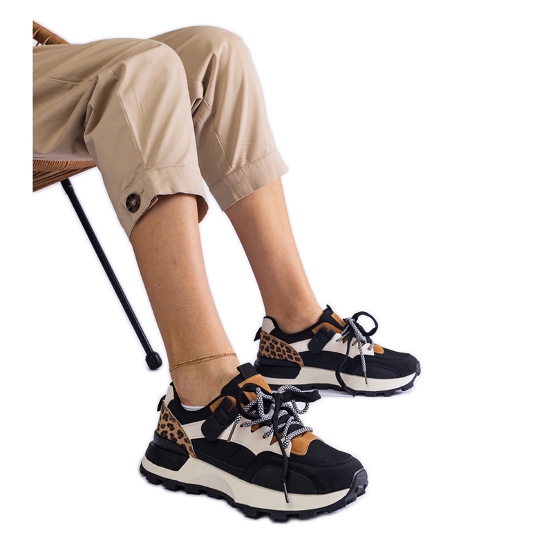 Sneakers nere decorate con motivo animale nero