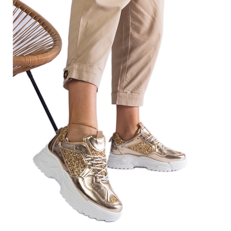 Sneaker da donna dorata con inserti glitter d'oro