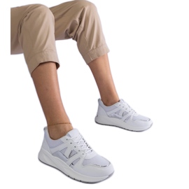 Sneakers bianche con suola spessa bianca