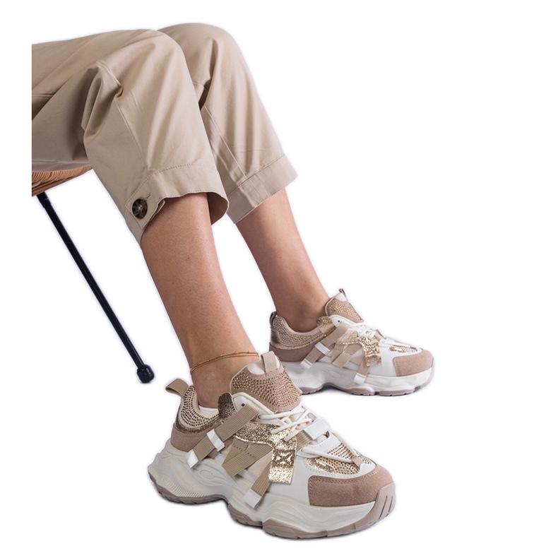 Sneakers beige con inserti dorati