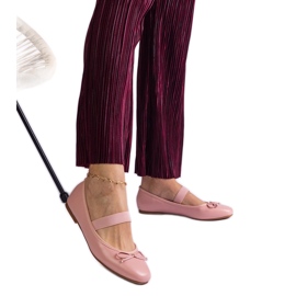 Pink Ballerinas con una fascia elastica e un arco decorativo rosa
