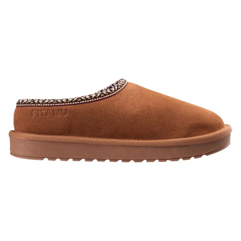 Scarpe manti fitanu isolate con lana marrone