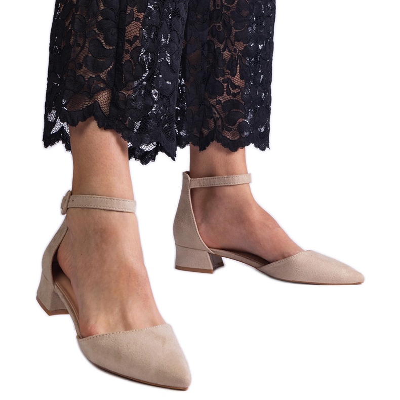 Décolleté beige con tacco basso