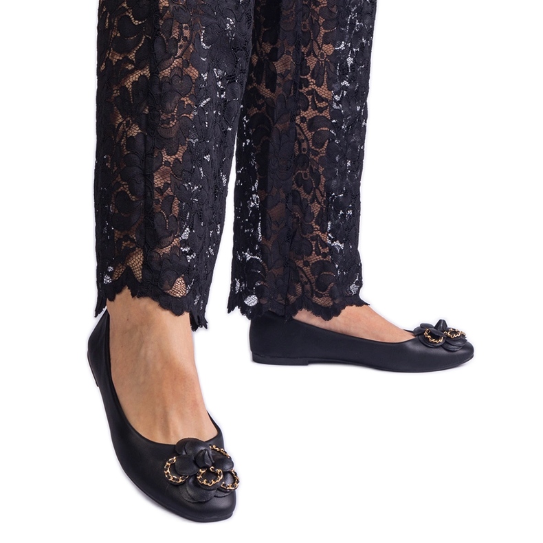Ballerine nere decorate con un fiore nero