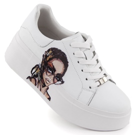 Scarpe in pelle da donna sulla piattaforma bianca Filippo 6207 bianco