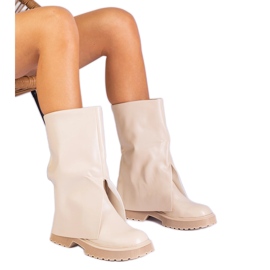 Stivali beige con tomaia piegata