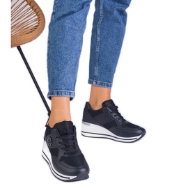 Sneaker da donna nera decorate con un inserto metallico nero
