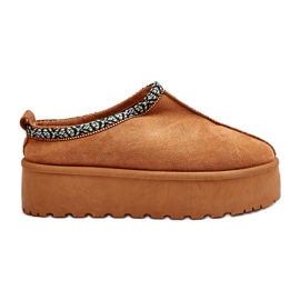 Pantofole da donna sulla piattaforma con ricamo a cammello beige