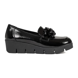 Goodin Mocasine a cuneo nero con un ornamento