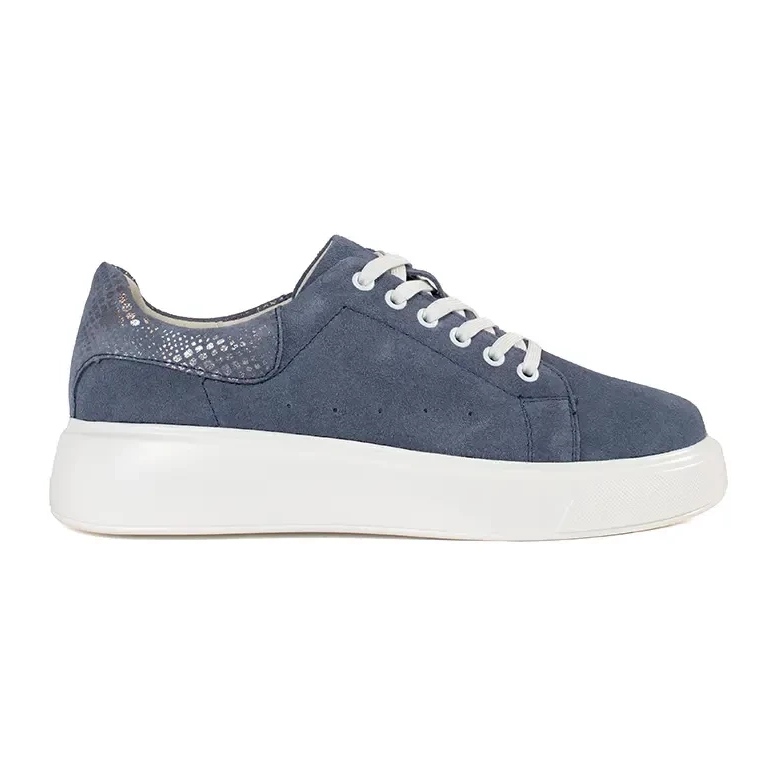 Goodin Sneaker in pelle blu su una suola spessa