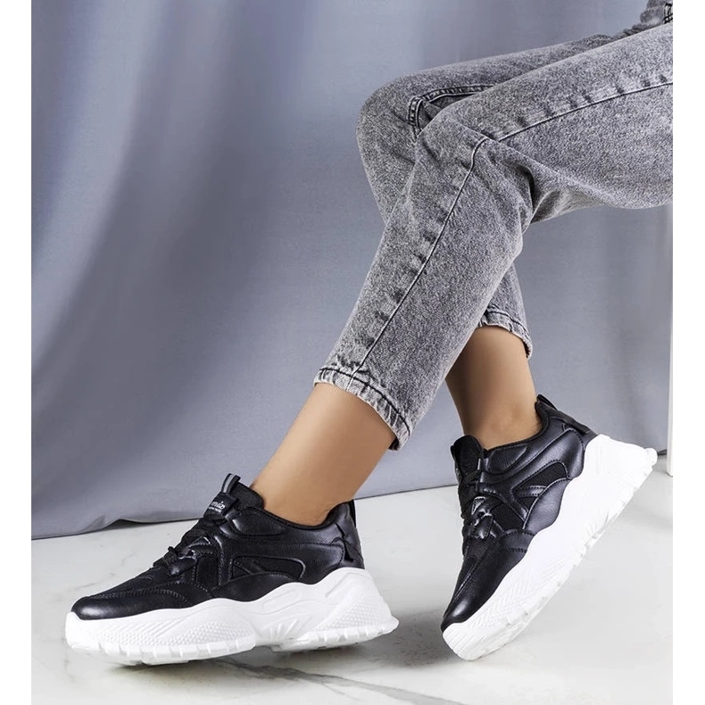 D/GMR Sneakers nere su una massiccia suola Lorene nero