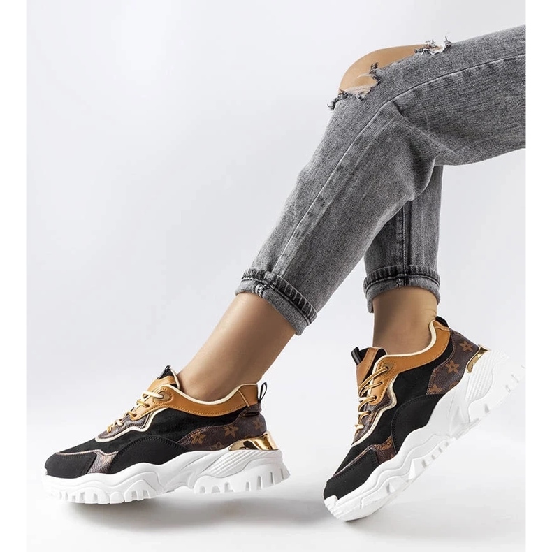 D/GMR Sneakers nere su suola irregolare di Alta