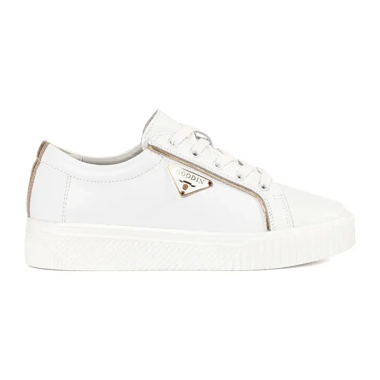 Goodin Sneaker bianche in pelle su una suola spessa bianca