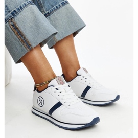 Sneakers da donna bianche e blu navy di Cross Jeans bianco