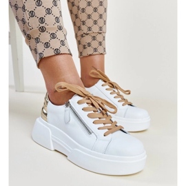 Sneakers in pelle bianca e dorata atyaf