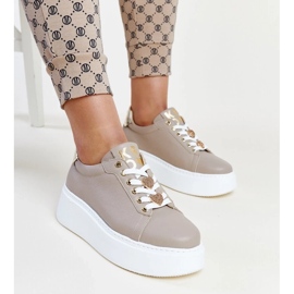 Sneakers in pelle beige scuro di Karino