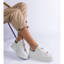 D/CEO Sneaker bianche sulla piattaforma decorate con una disposizione a farfalla bianco