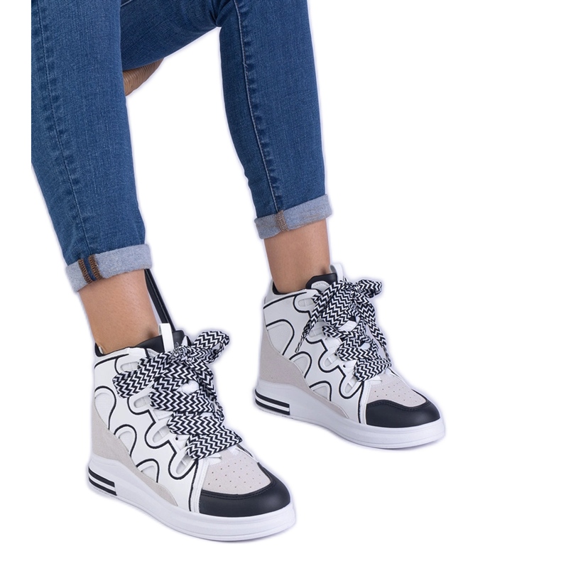 Sneaker da donna bianca con lacci spessi