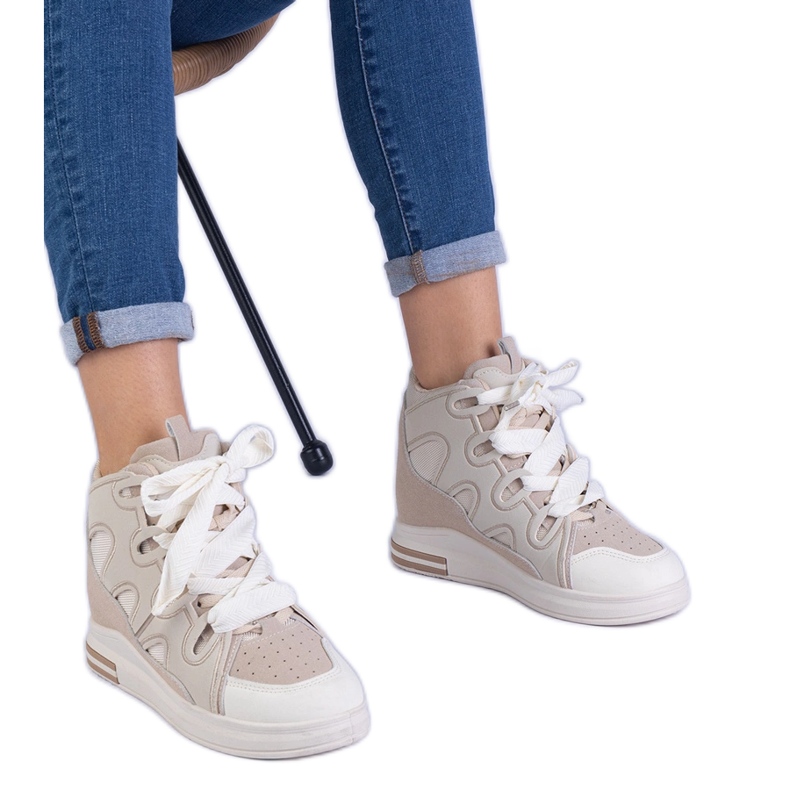 Sneaker da donna beige con lacci spessi