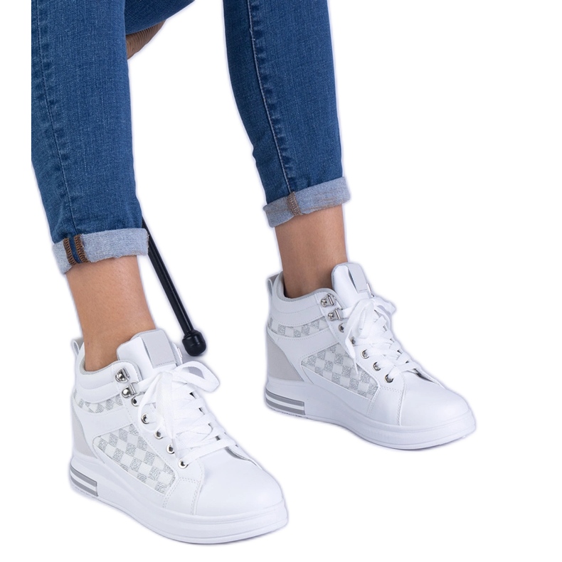 Sneaker bianche da donna su un cuneo nascosto bianca