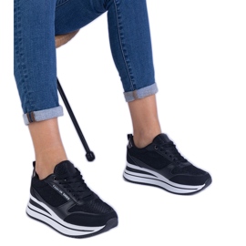 Sneakers nere da donna sulla piattaforma nero