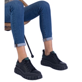 Sneaker da donna nera su una piattaforma alta nero