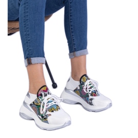 Sneaker bianche femminili con premi colorati bianco