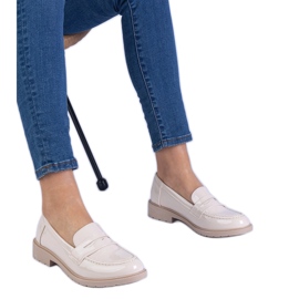 Scarpe beige da donna, mocassini laccati