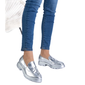 Scarpe classiche d'argento con frange