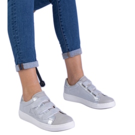 Sneaker da donna d'argento fissate con velcro