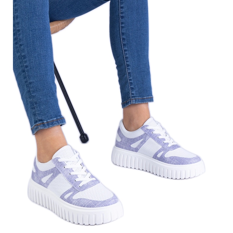 Sneaker Openwork Violet su una suola enorme viola