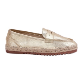 Espadrille da donna con una treccia di iuta su una suola d'oro piatta