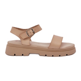 Sandali femminili sulla piattaforma beige