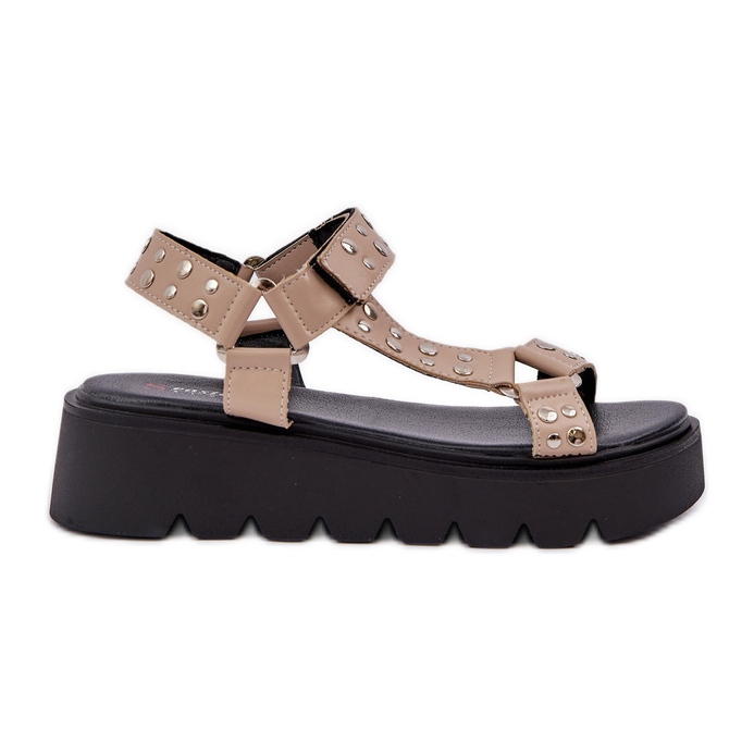 Sandali decorati sulla piattaforma beige