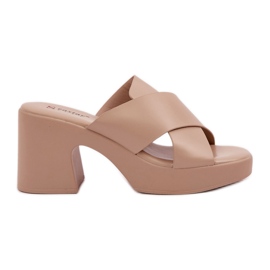 Flip di abbigliamento luminoso -flips sul post Eco Leather beige