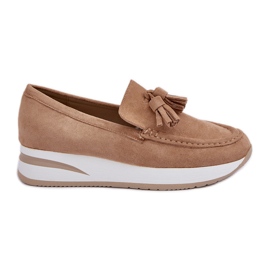 Mocassine su un delicato ecoto cuneo, svance beige