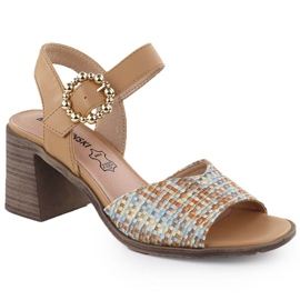 Sandali femminili sul pilastro delle trecce beige M. Daszyński MR24125-4