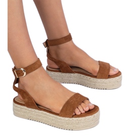 Sandali marroni espadrilles sulla piattaforma marrone