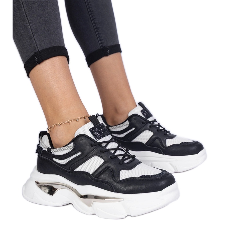 Scarpe sportive da donna con sneaker nere nero