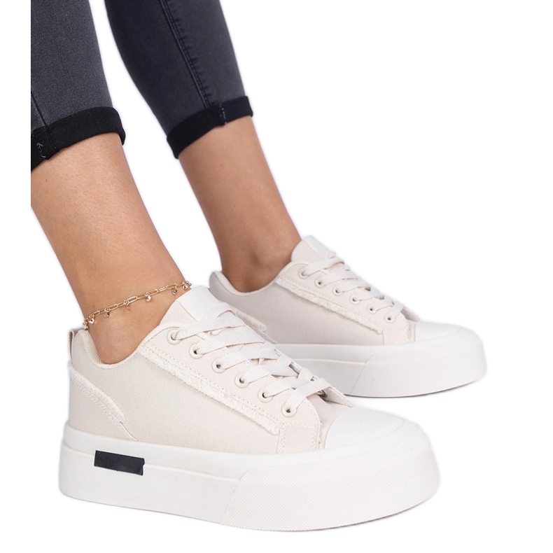 Sneaker materiali da donna beige sulla piattaforma
