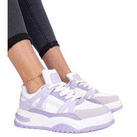 Sneaker viola con lacci spessi