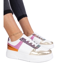 Sneaker femminili multicolori su una suola spessa multicolore
