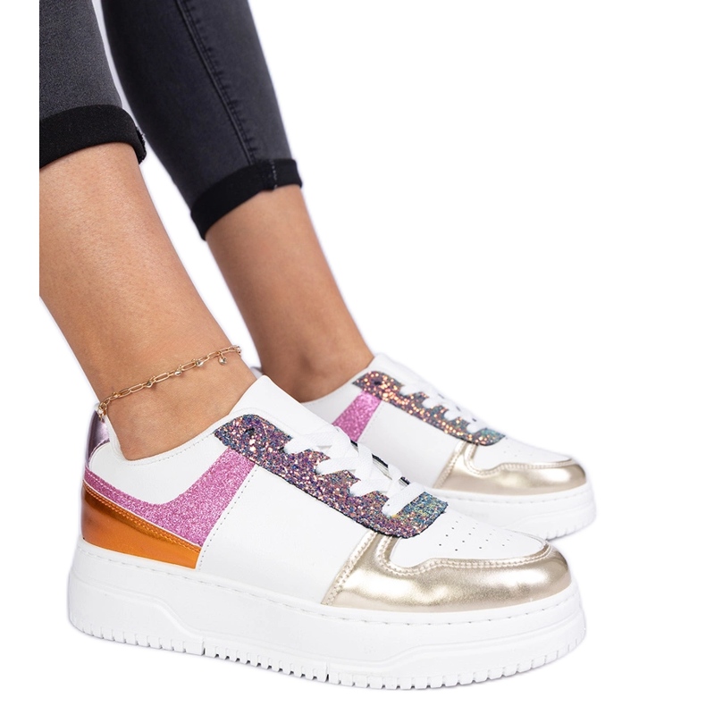 Sneaker femminili multicolori su una suola spessa multicolore