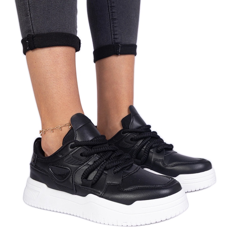 Sneaker da donna nera con lacci spessi nero