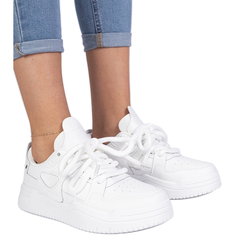 Sneaker da donna bianca con lacci spessi
